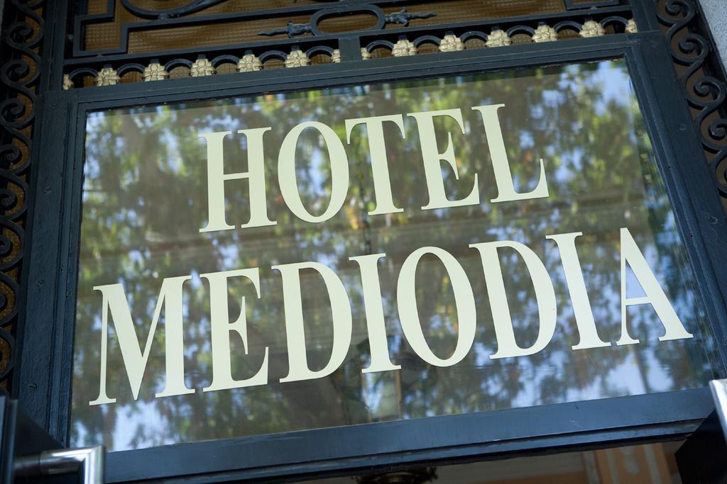 ホテル メディオディア マドリード エクステリア 写真